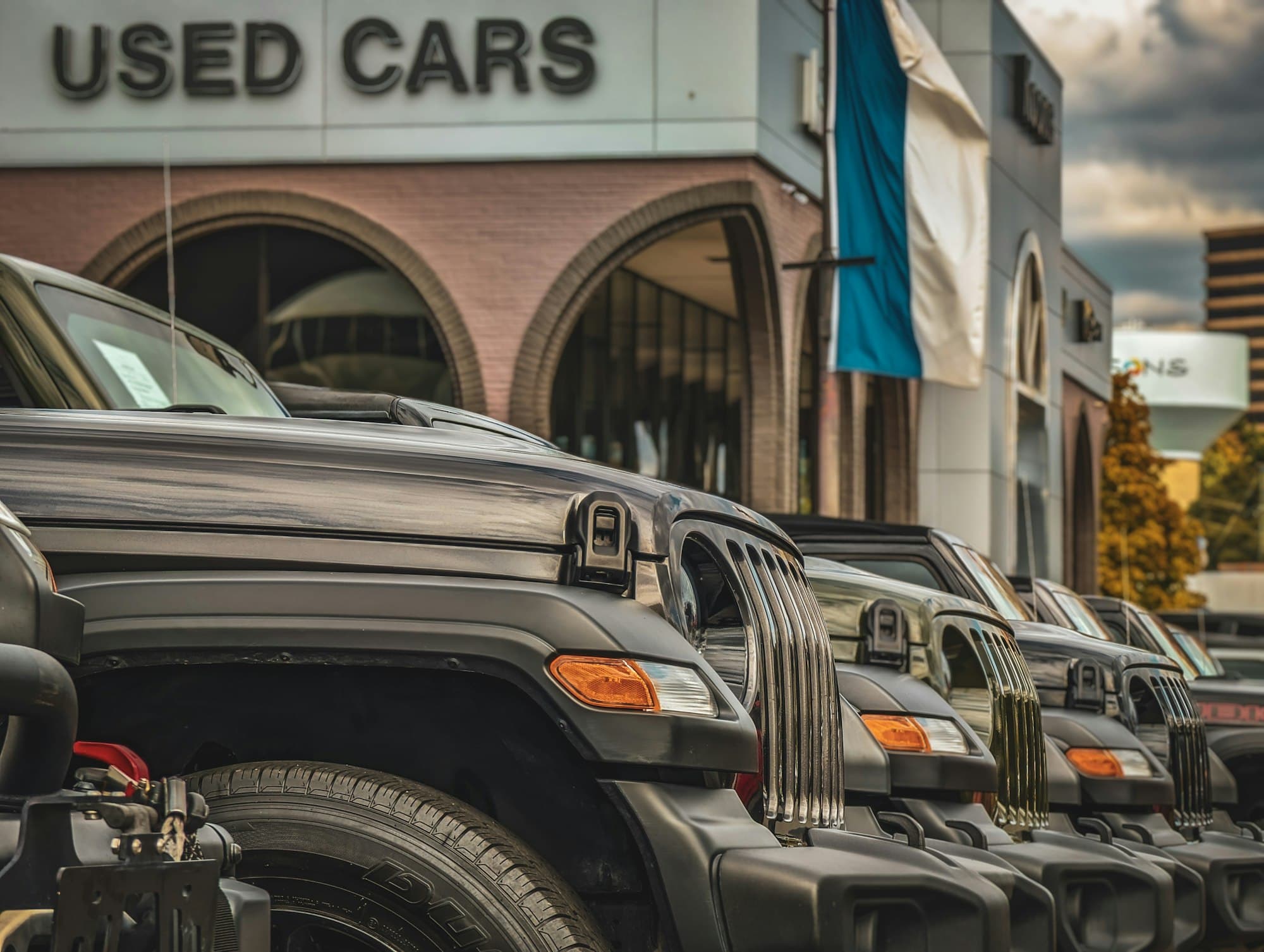 Piazzale auto usate Borella Motors
